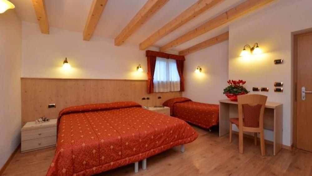 מואנה Hotel Zirmes מראה חיצוני תמונה