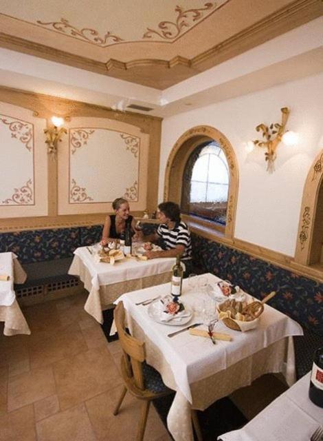 מואנה Hotel Zirmes מראה חיצוני תמונה