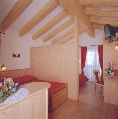 מואנה Hotel Zirmes מראה חיצוני תמונה