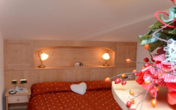 מואנה Hotel Zirmes מראה חיצוני תמונה
