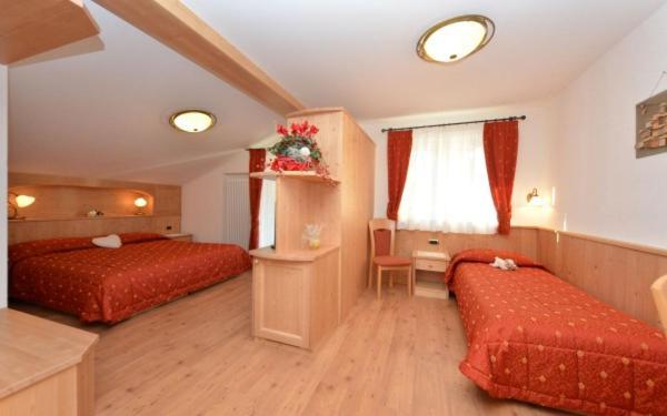 מואנה Hotel Zirmes מראה חיצוני תמונה