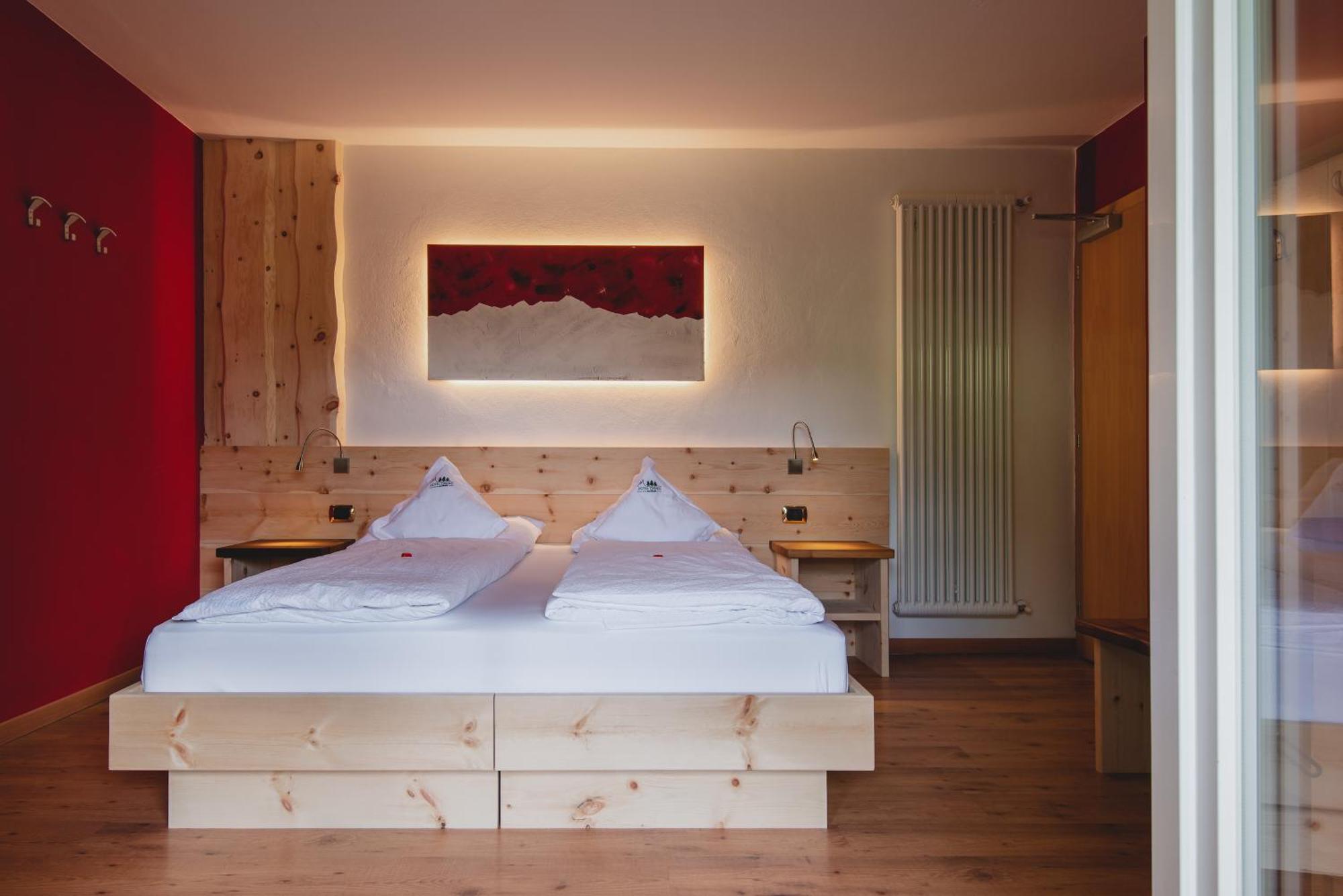 מואנה Hotel Zirmes מראה חיצוני תמונה