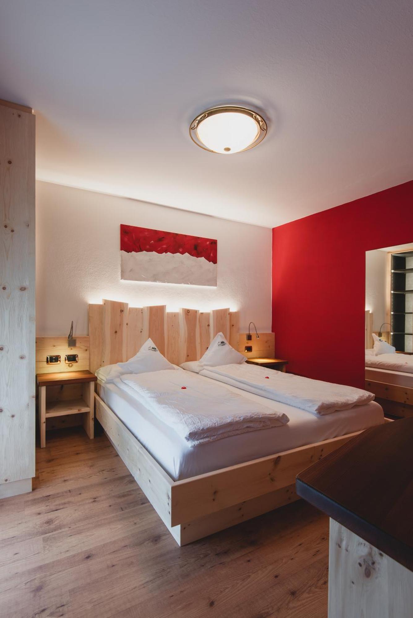 מואנה Hotel Zirmes מראה חיצוני תמונה