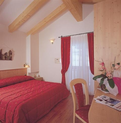 מואנה Hotel Zirmes מראה חיצוני תמונה
