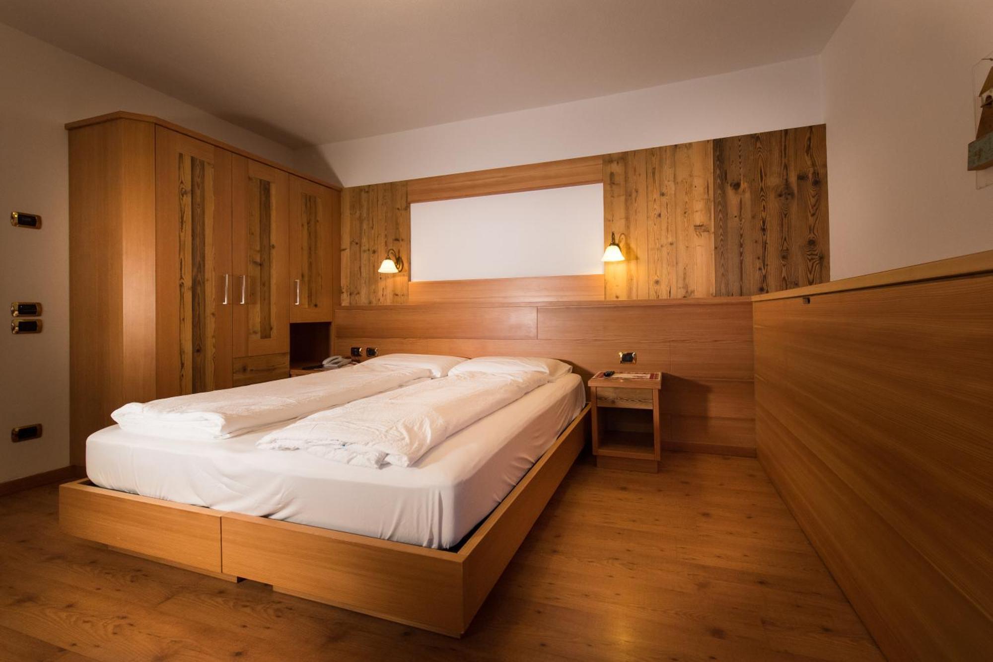 מואנה Hotel Zirmes מראה חיצוני תמונה