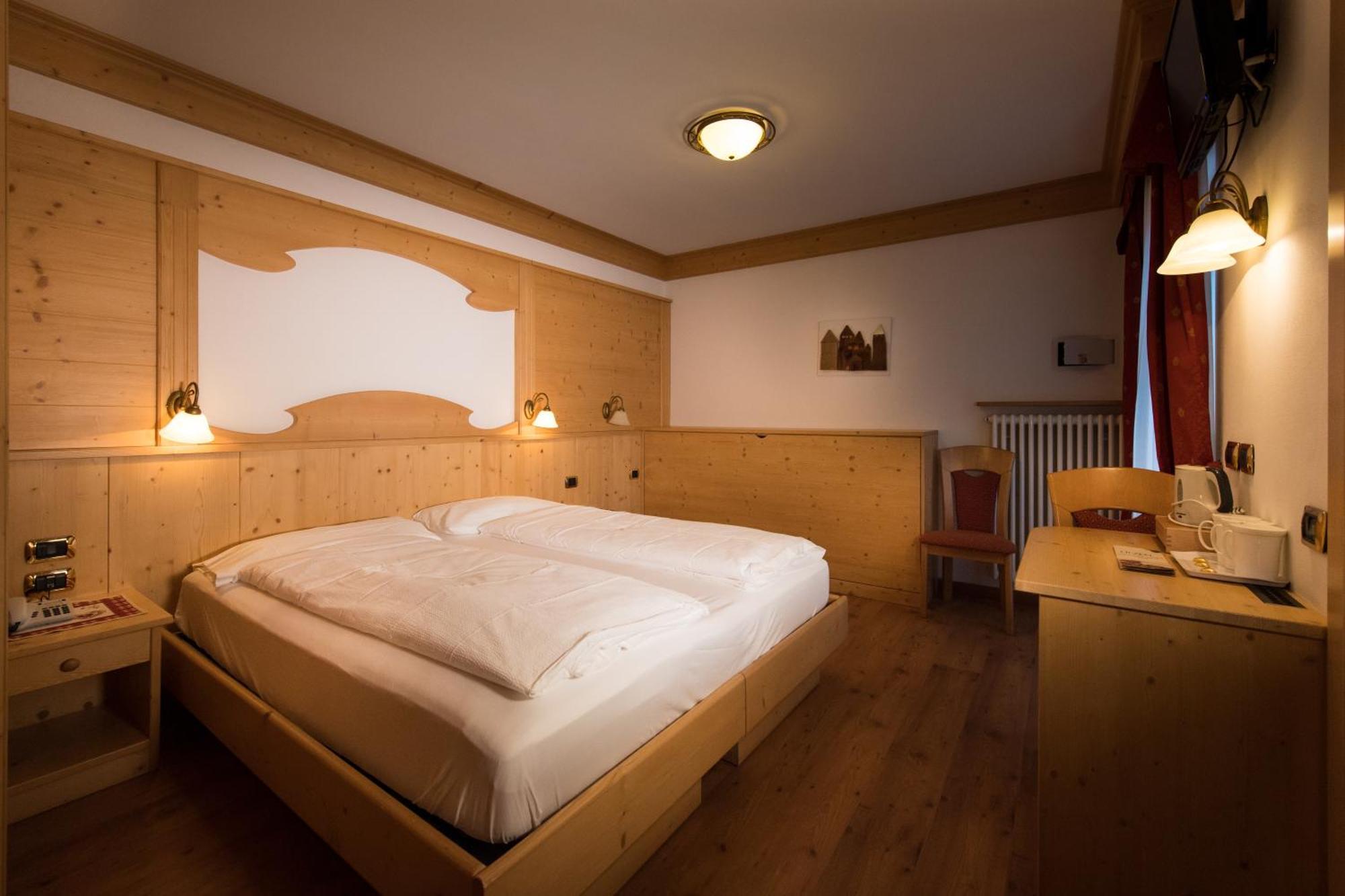 מואנה Hotel Zirmes מראה חיצוני תמונה