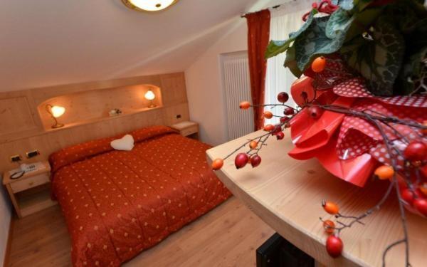מואנה Hotel Zirmes מראה חיצוני תמונה