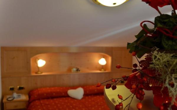מואנה Hotel Zirmes מראה חיצוני תמונה
