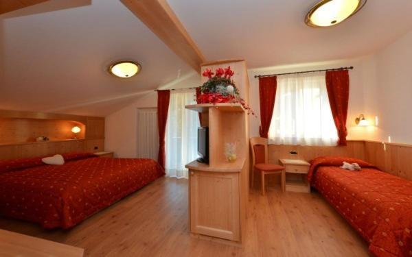 מואנה Hotel Zirmes מראה חיצוני תמונה